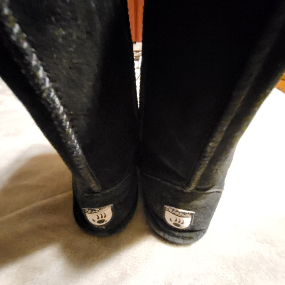 BearPaw Shoes - Black Bearpaw Boots Good Condition Size 9